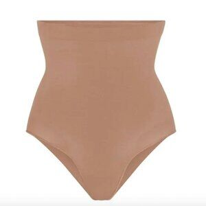 SKIMS SEAMLESS SCULPT HIGH-WAISTED BRIEF SIENNA SIZE MSN.COM